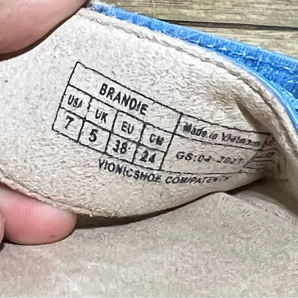 Vionic Women's Blue and Tan Sandals - Picture 9 of 9